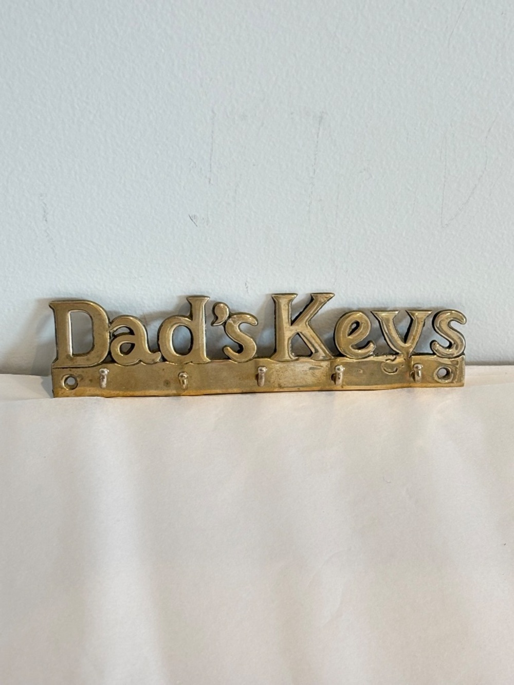 Vintage solid brass wall-mounted key holder 'Dad's Keys' wall key rack 5 hooks